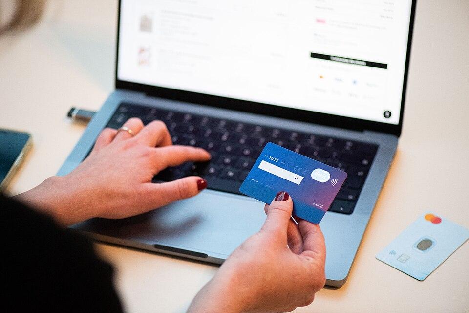 Online Vs Traditional Shopping